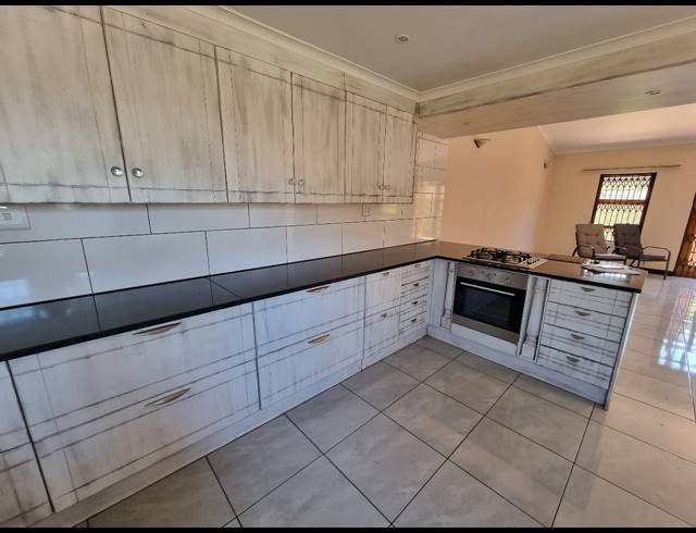 2 BEDROOM TOWNHOUSE TO LET IN VANDERBIJLPARK SW 5
